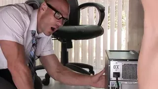 Puta jefa tetona disfruta venida interna