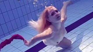 Proklova takes off bikini and swims under water