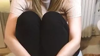 Inna show her perfect Blue Toes