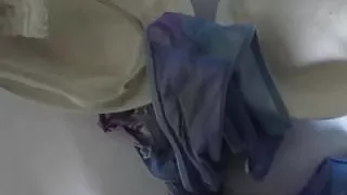 Tryskam na bielizne mamy