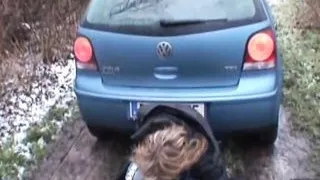 Geile Oesterreicherin blaest und pisst draussen!