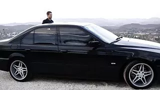 Gruseliges Model wird abgeholt und in die Muschi gesteckt