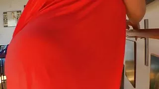 Assfetish babe enjoys showing her ass