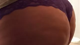 BBW shows round ass in bathroom