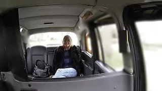 British taxi babe sucking cabbies nuts