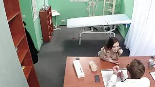 Cheating euro patient cumsprayed on pussy