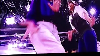 Liza Hanim in Tight Jeans