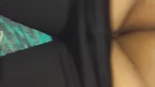 Morenona calca legging metade da bundona