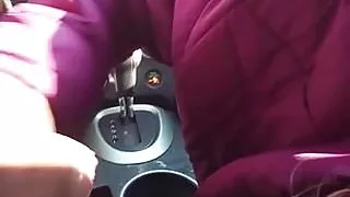 Handjob facial in car