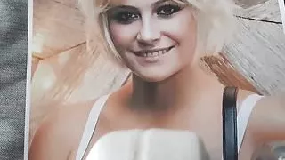 Pixie Lott cumtribute mit Vibrator