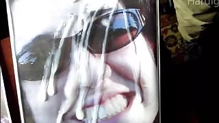 Ballexplosion auf süßem Cali Mädchen