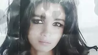 Alia Bhatt großer schwarzer Schwanz Tribut