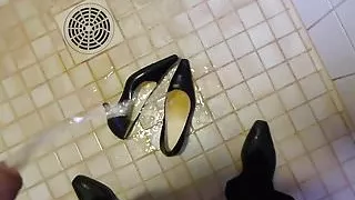 Piss in wifes blue classic pumps