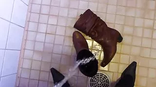 Piss in wifes brown leather boot