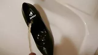 Piss in wifes black stiletto heel