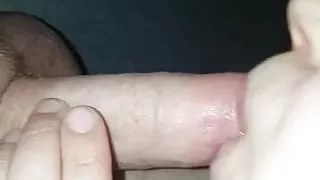 Freundin lutscht meinen Schwanz