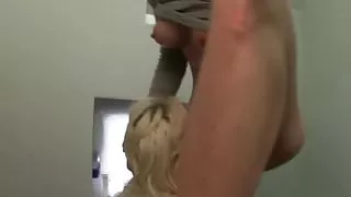 Amateur les gfs pussylicking after cleaning