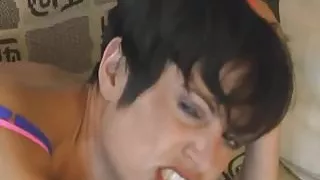 Heiße Ehefrau mit schwarzem Stier geteilt