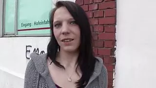 Fremde verführen deutschen Teenager von der Straße zum Ficken für Geld