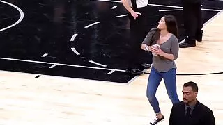 Kelsey Plum throwing a t-shirt makes me hard.