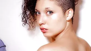 Petite Gwen H Masturbating