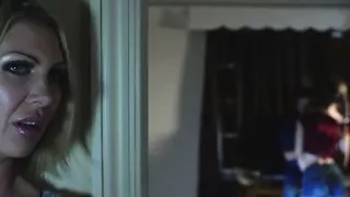 Madrastra procura venida facial para hijastra