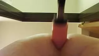 Maschinenspaß beim Fesseln der Handgelenke an die Knöchel