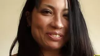 Petite UK babe toying herself to please dom