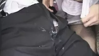 Japonnaise chaude dans le bus