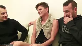 Clara Grimaldi cougar se fait bien baiser par 2 mecs
