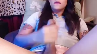 Heißes mexikanisches TGirl kommt vor die Kamera