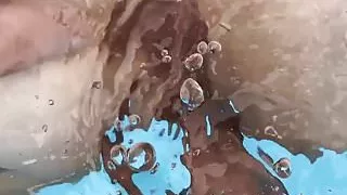 petite baise dans la piscine