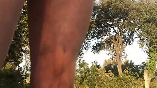 Blinkende Strumpfhosen Sperma im Freien