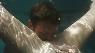 UnderWater Fck withBrunette Kim BerLe e