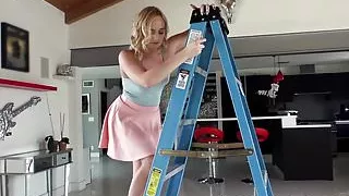 Mofos - Lets Try Anal - Hot Blonde Beats Fear of Anal starri