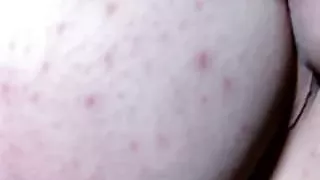 Vollbusiges russisches Tgirl wichst in Solo-Session