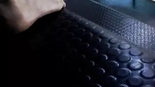 Piedi di milf in piscina