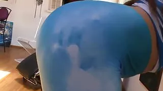 Twerking roundass milf plays with a toy