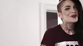 Emo slut loves banging fat bitch with a strapon from behind