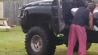 Amateur redhead in 4x4 gets fuck in public