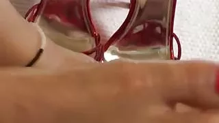 Großer Schwanz Cumshot in High Heels