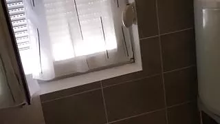 Dans la Salle de Bain 2