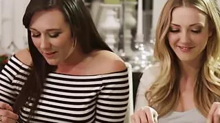 gorgeous dyke squirting after oral with girlfriend 