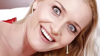 Blonde tease shows off her hot body before masturbating in b