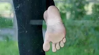 Feet 011 - Waitin' For The Bus