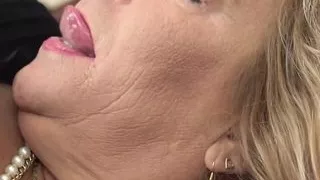 Momma Karen Summers fingering