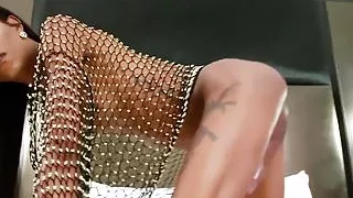 Ebony tbabe mit sexy Arsch Dazia Cockdazian wichst es gut