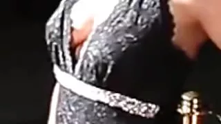 Jennifer Knaeble - Dicke Bru ste auf dem Roten Teppich