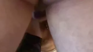 Mutter hilft dem Sohn der Nachbarn bei seinem ersten Fick