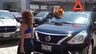 Edecan sabrosa autos